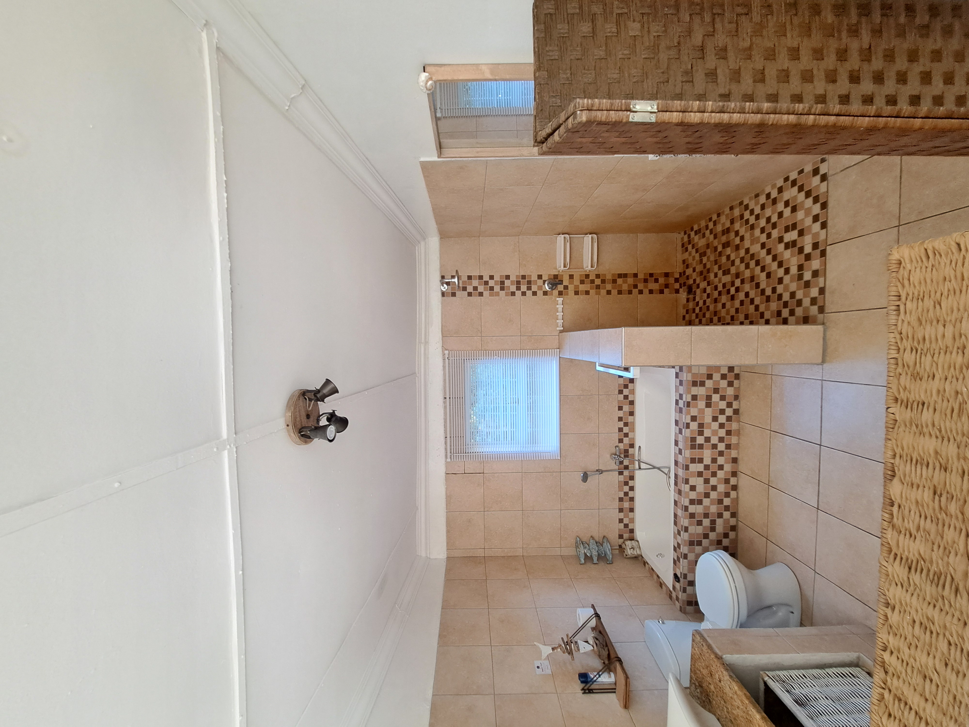 Honeymoon-Suite full bathroom